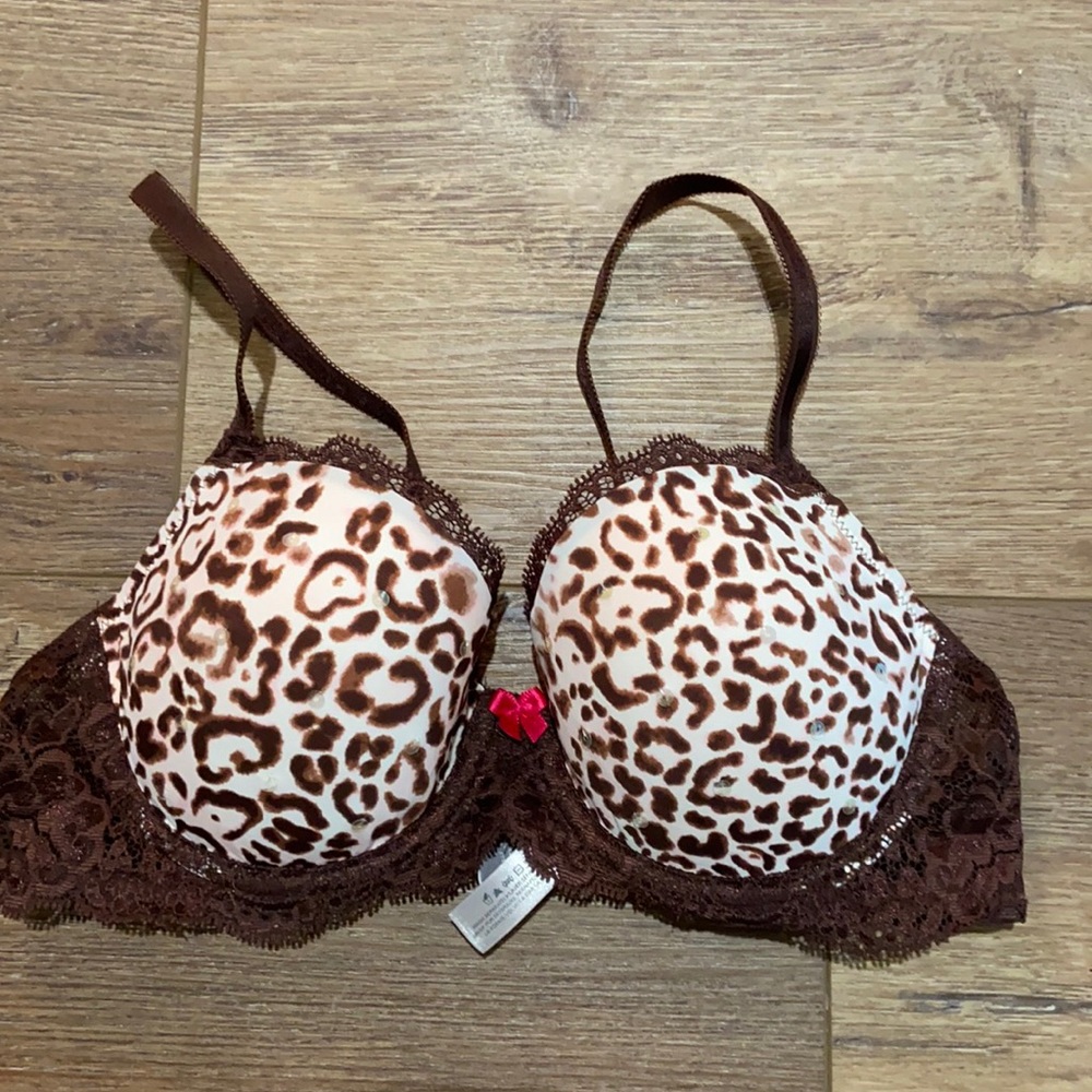 Victoria secret bra with wire